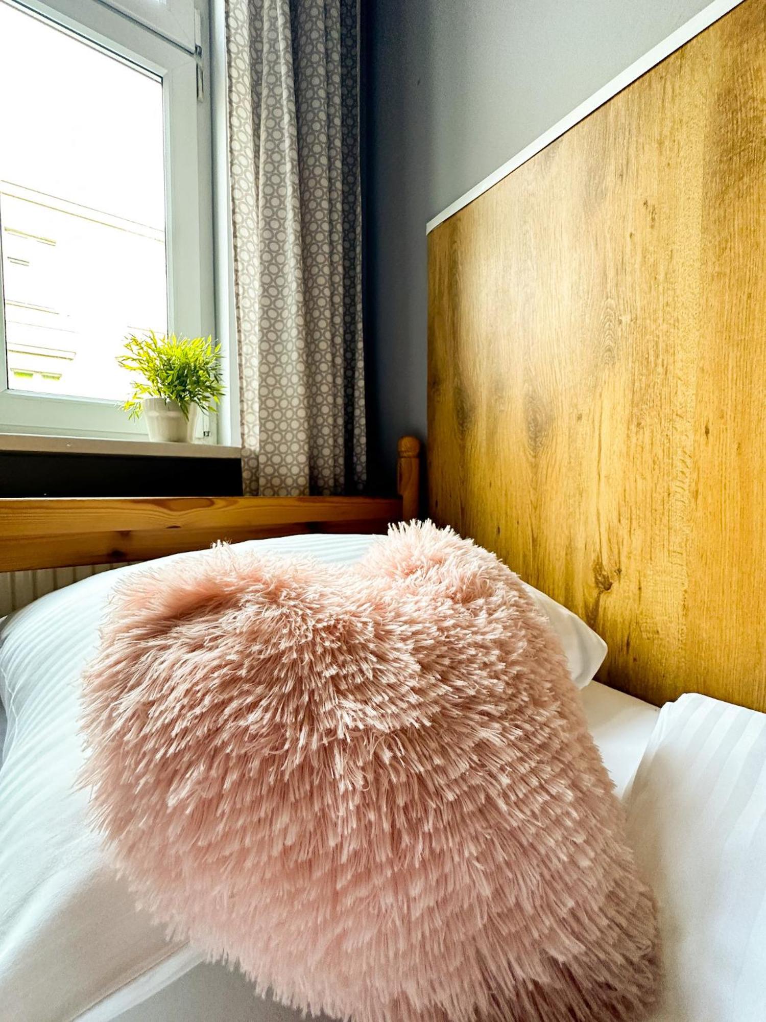 Explorer B&B Old Town Rooms & Apartment #Don'T Be A Tourist, Be An Explorer! Poznan Exterior photo
