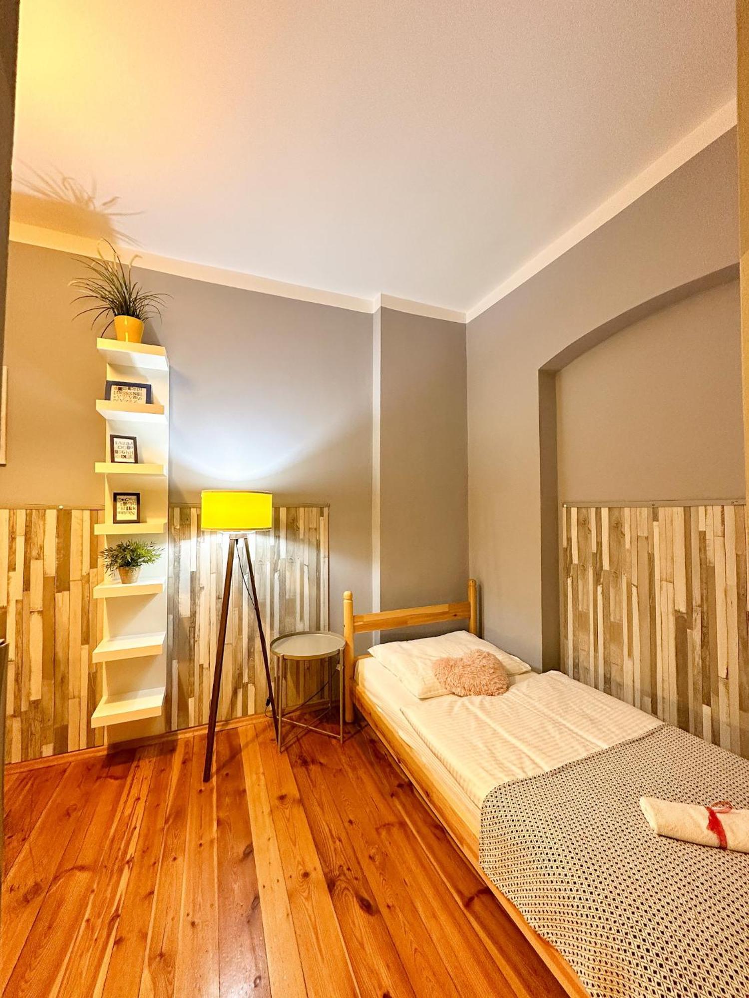 Explorer B&B Old Town Rooms & Apartment #Don'T Be A Tourist, Be An Explorer! Poznan Exterior photo
