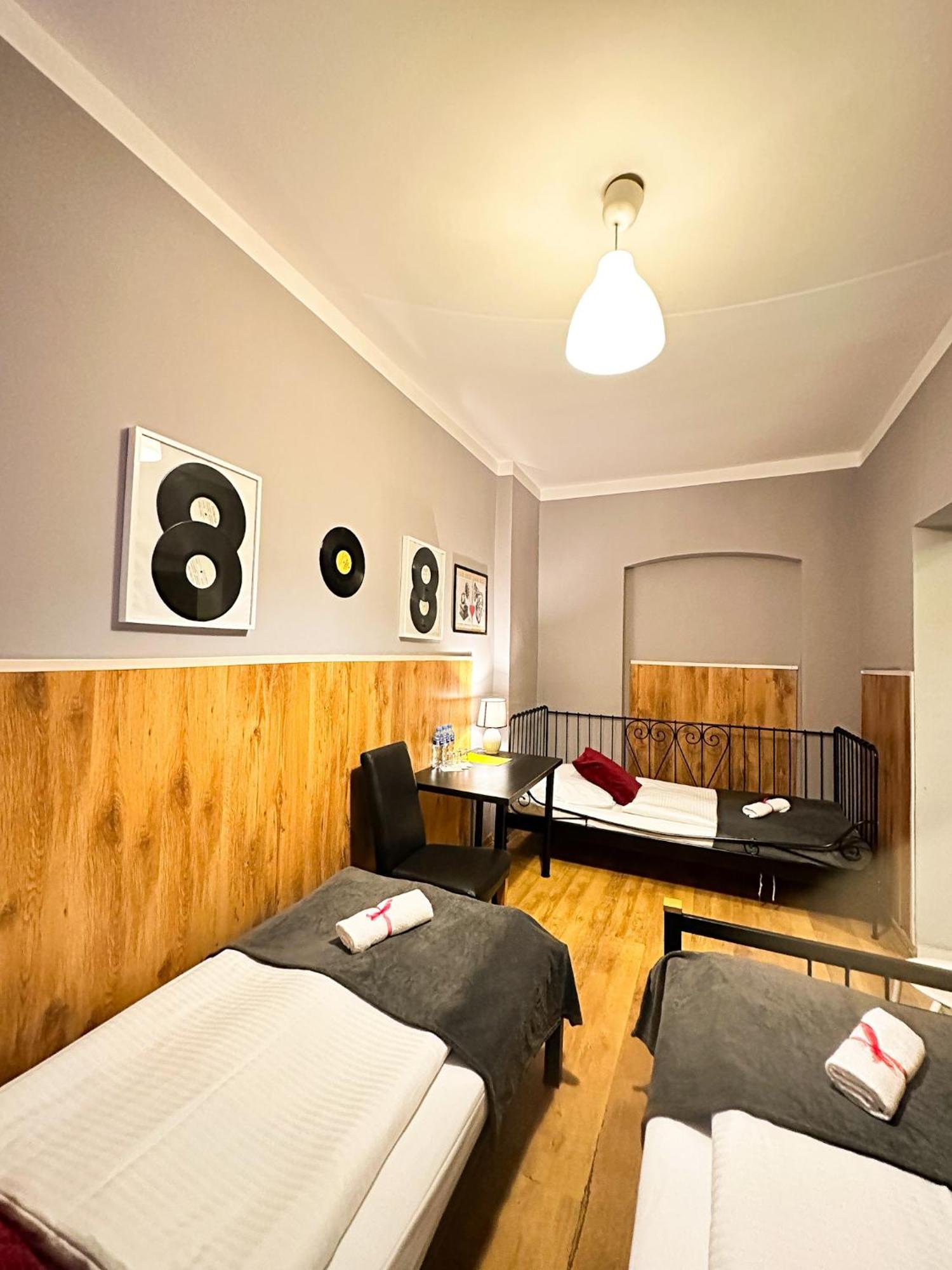 Explorer B&B Old Town Rooms & Apartment #Don'T Be A Tourist, Be An Explorer! Poznan Exterior photo