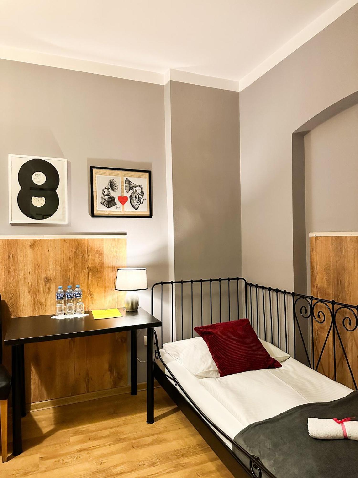 Explorer B&B Old Town Rooms & Apartment #Don'T Be A Tourist, Be An Explorer! Poznan Exterior photo