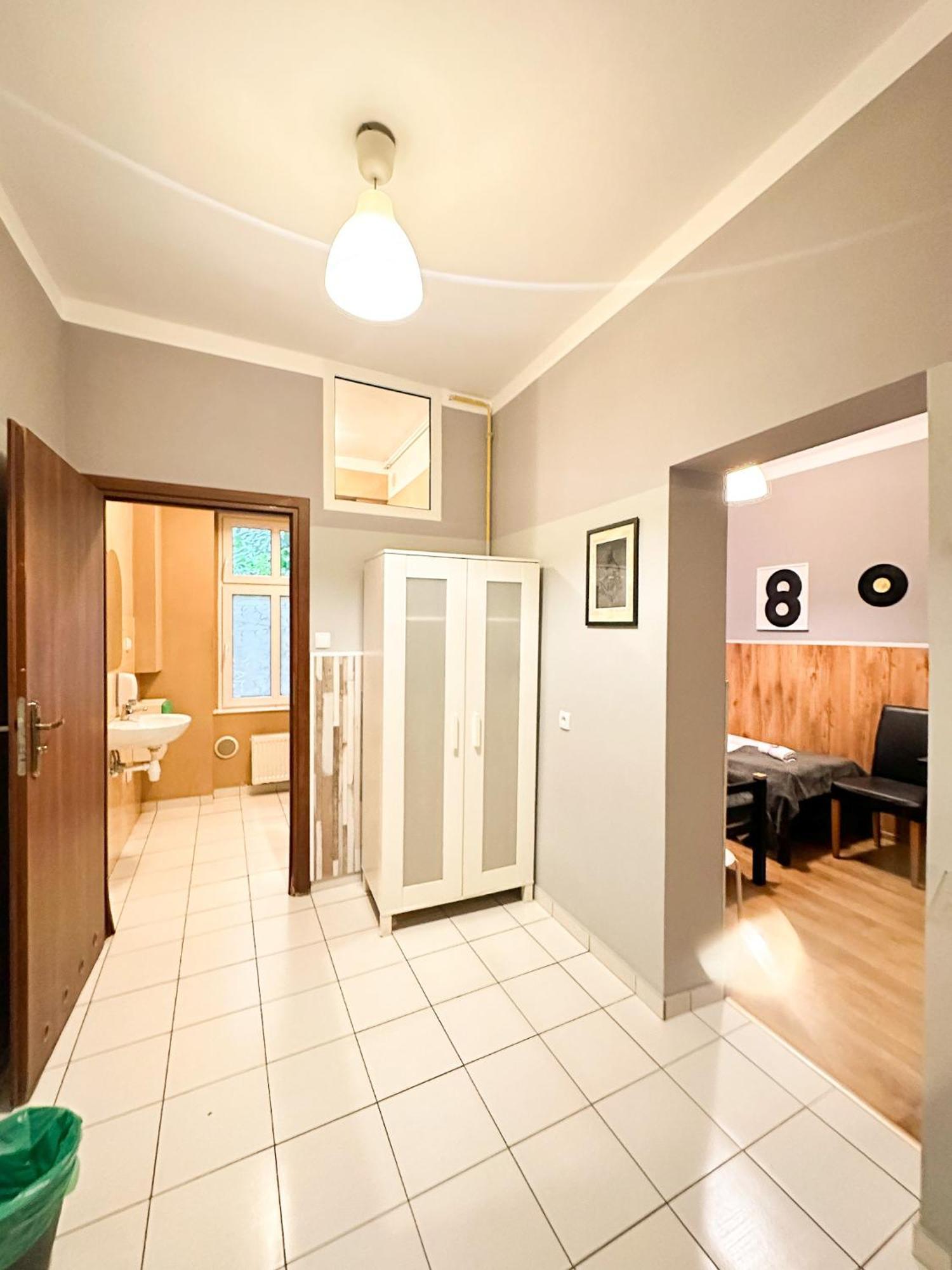 Explorer B&B Old Town Rooms & Apartment #Don'T Be A Tourist, Be An Explorer! Poznan Exterior photo