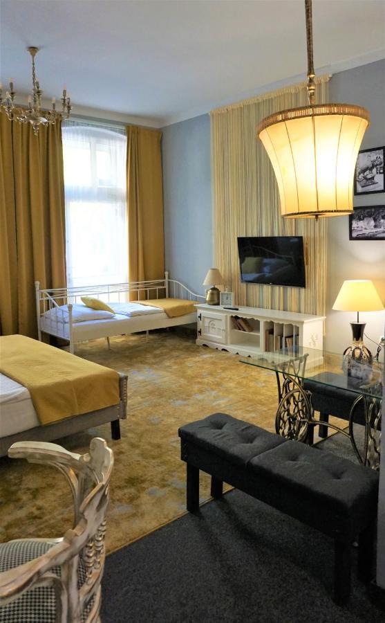 Explorer B&B Old Town Rooms & Apartment #Don'T Be A Tourist, Be An Explorer! Poznan Exterior photo