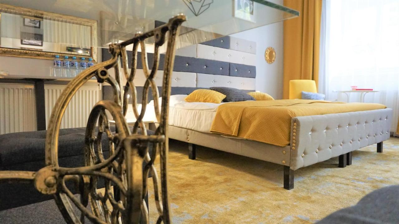 Explorer B&B Old Town Rooms & Apartment #Don'T Be A Tourist, Be An Explorer! Poznan Exterior photo