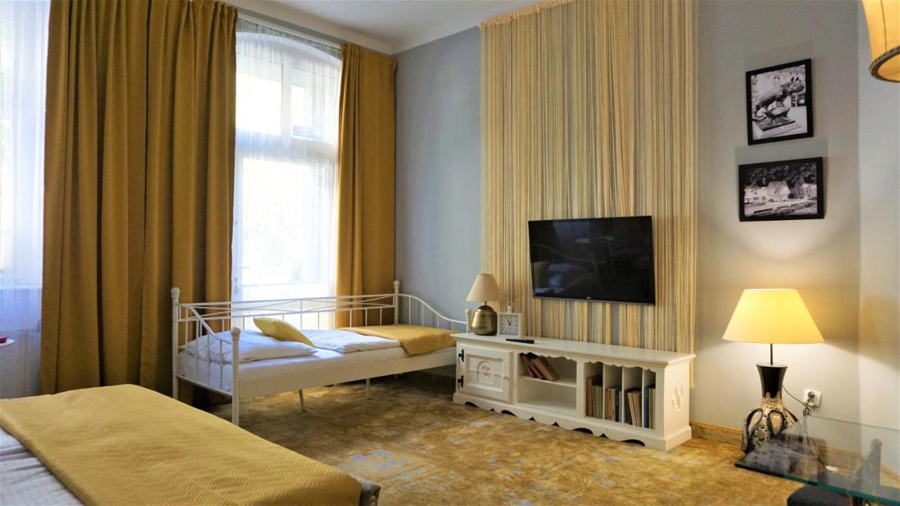 Explorer B&B Old Town Rooms & Apartment #Don'T Be A Tourist, Be An Explorer! Poznan Exterior photo